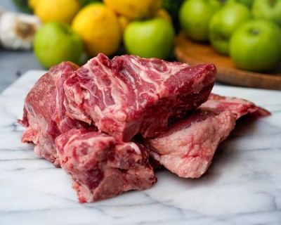 Свинина на кости охлаждённая 1 кг - купить в Малом Гангозере